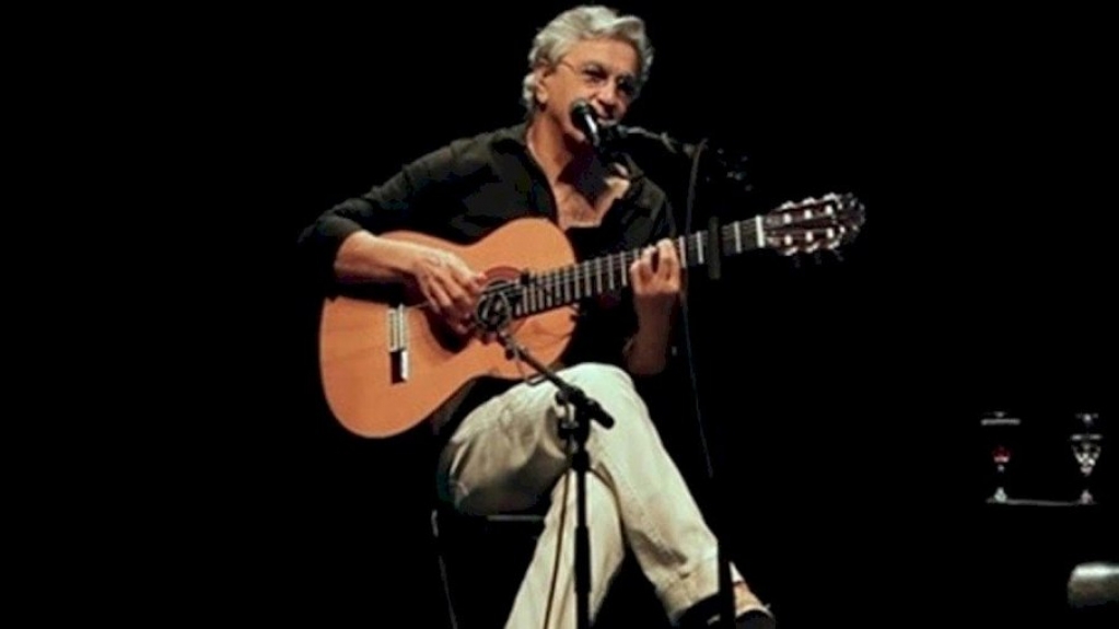 "Isso é o primeiro passo: fora Bolsonaro", diz Caetano Veloso em show no Porto