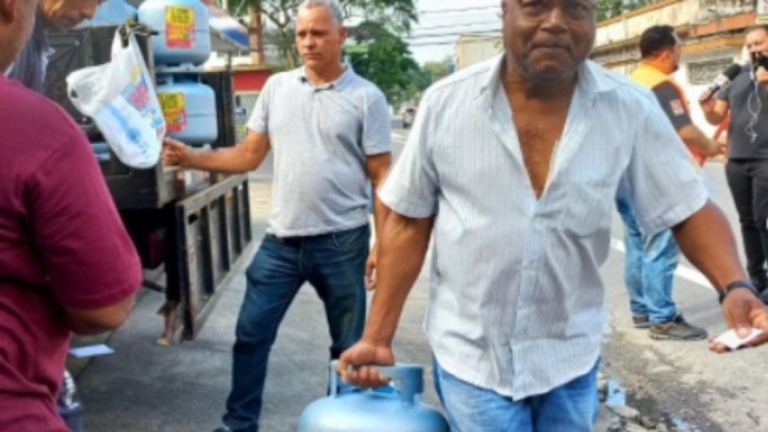 Em protesto, sindicatos vendem botijão de gás por R$ 73 nesta quinta