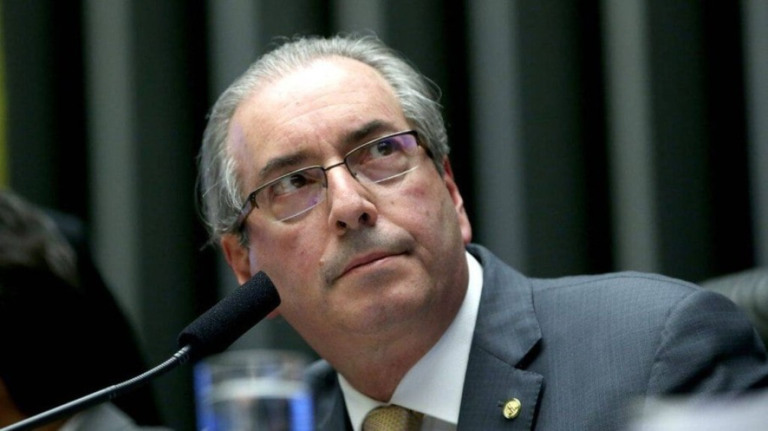 Eduardo Cunha terá que devolver seis carros de luxo à Justiça