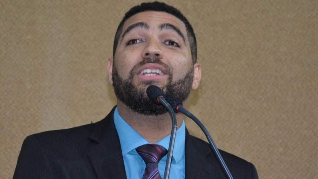Deputado estadual João Isidório morre afogado após mal súbito, na Bahia