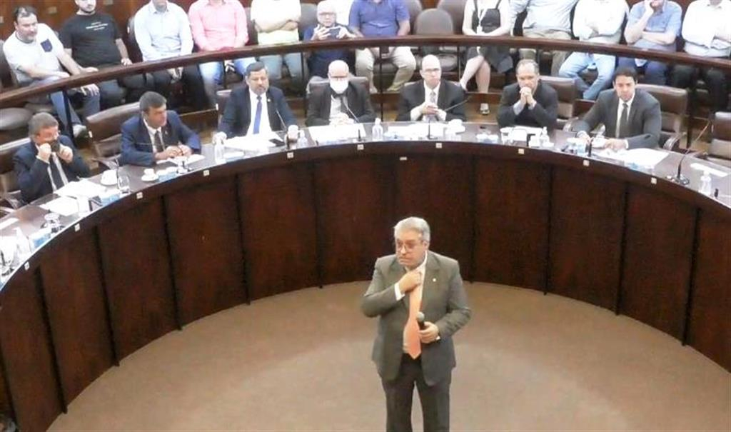 Câmara empossa Nechar e aprova anistia em dívidas de impostos