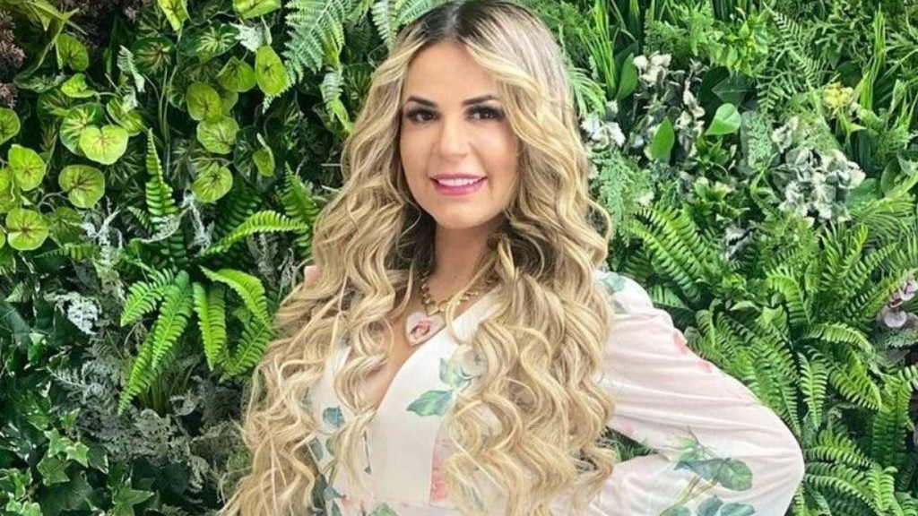 Deolane Bezerra curte aniversário de jogar com look polêmico: ‘Terror das invejosas’