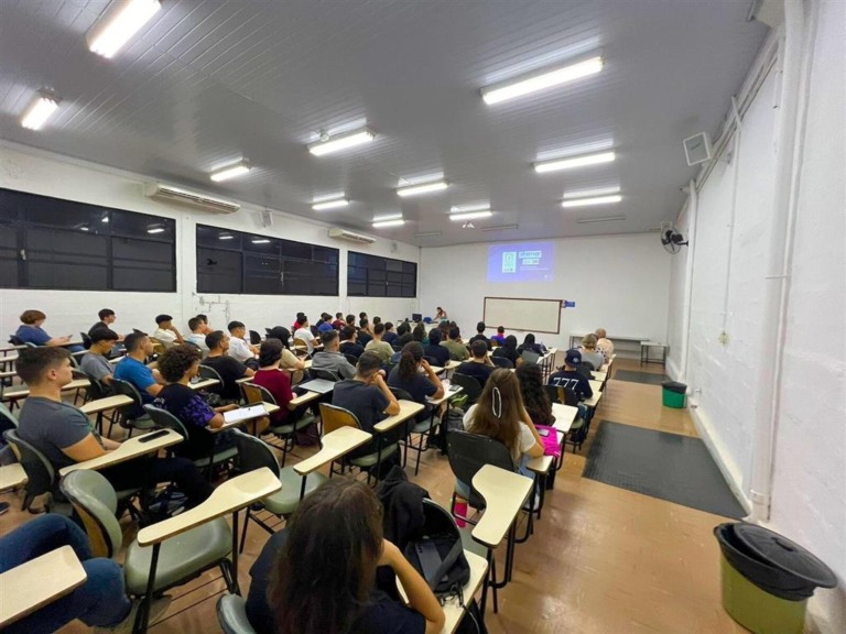 Cursos de ciÇências da computação na Unimar têm palestra com Sadra Rosa Martinez