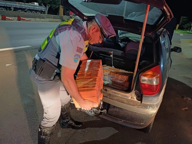 Polícia Militar Rodoviária abordou carro com família e apreendeu maconha – Divulgação