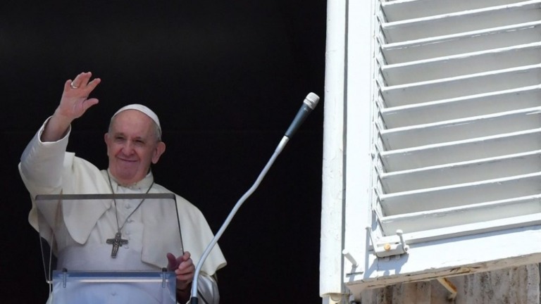 Papa divulga carta a religiosos do Brasil e doa equipamentos contra epidemia no país