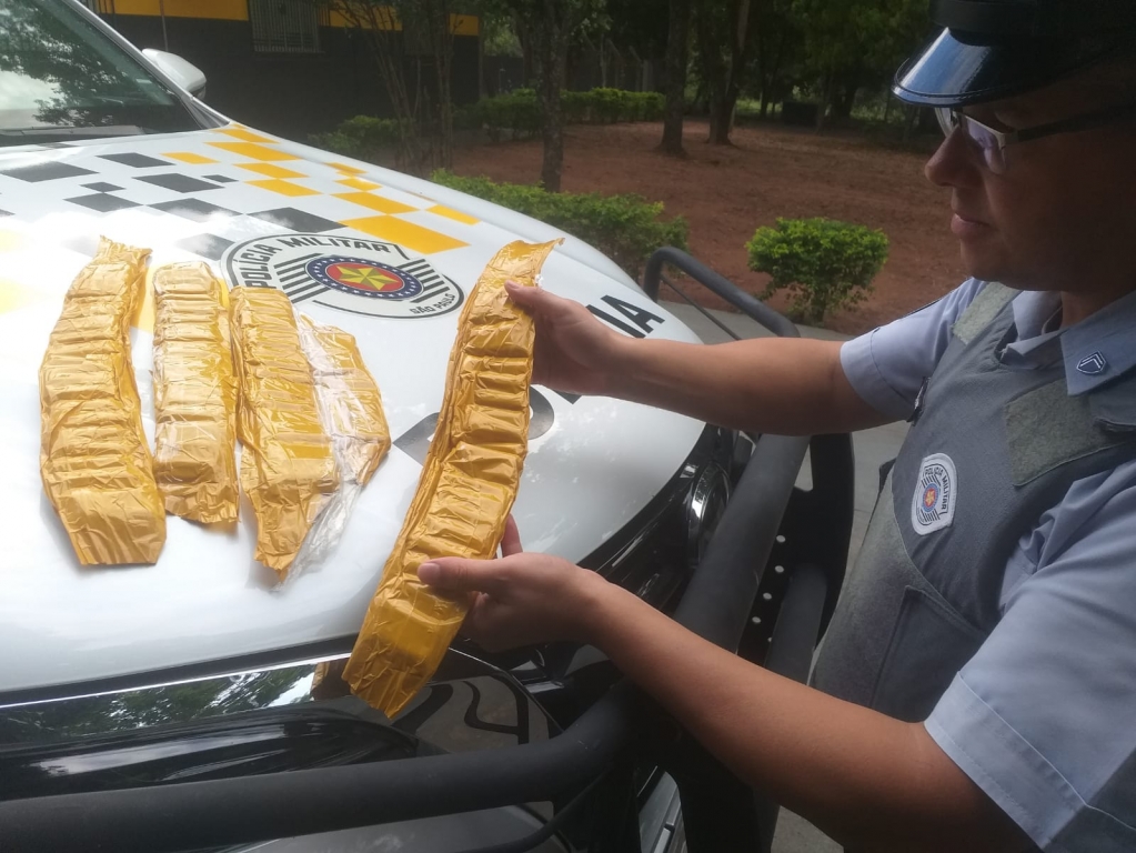 Boliviana é presa em Palmital com pasta base de cocaína em ônibus Boliviana é presa em Palmital com pasta base de cocaína em ônibus