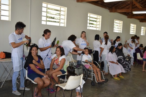 "Beleza Social" faz dia de atendimento em Lácio