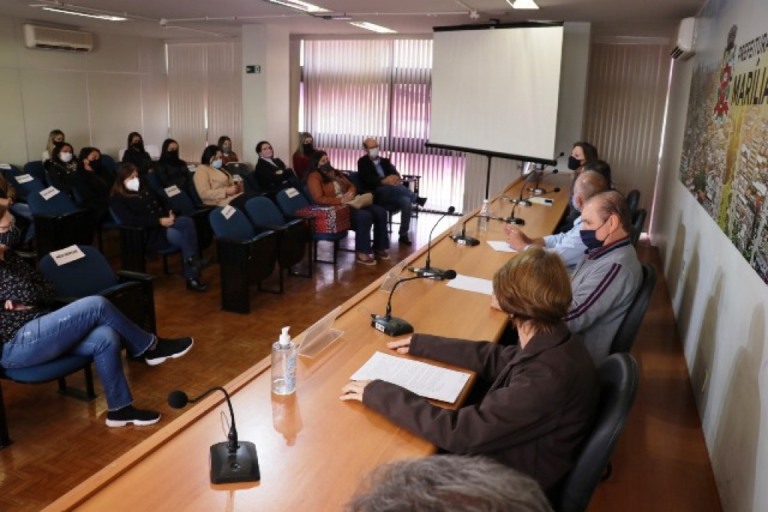 Gestores de escolas de Marília recebem prêmios por qualidade em prestação de contas