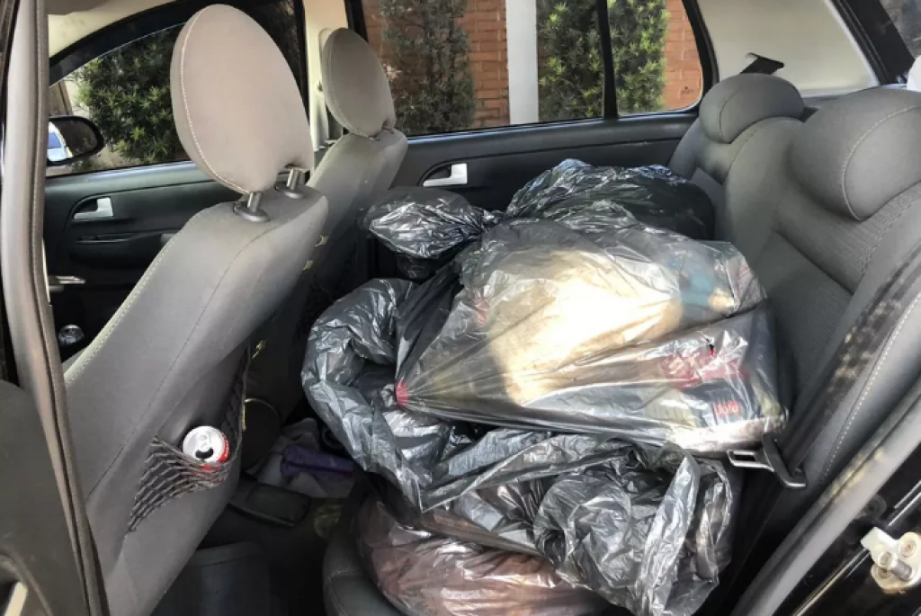 Alimentos encontrados em carro de servidora-Reprodução/G1 Milton Filho/CBN