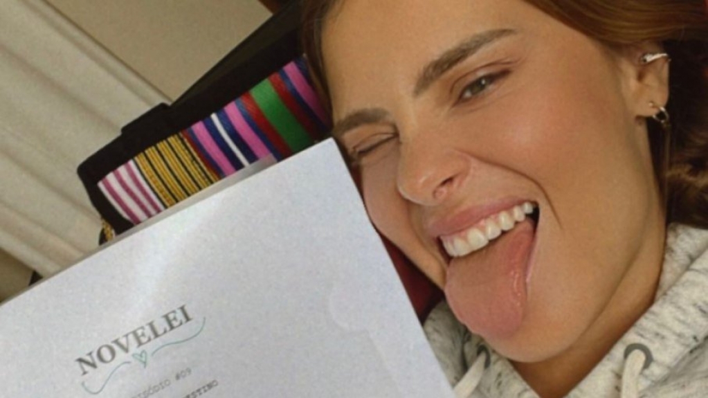 Carolina Dieckmann revive 'Senhora do Destino': 'A mãe tá on' Carolina Dieckmann revive 'Senhora do Destino': 'A mãe tá on'