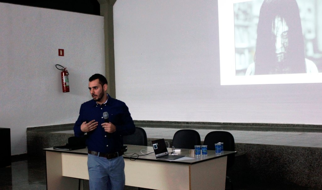 Palestra discute 'sepse' com alunos de veterinária em Marília