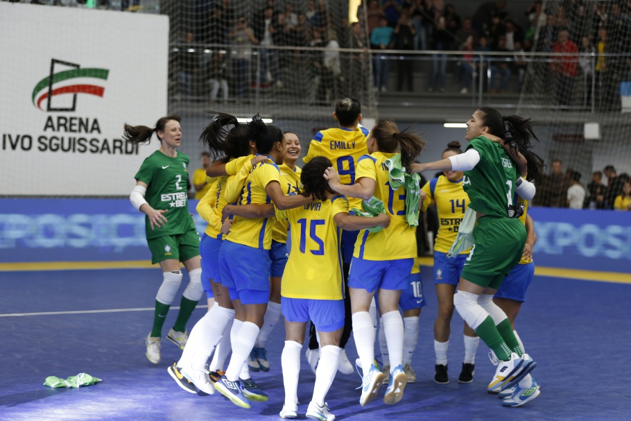 Seleção Feminina de Futsal é campeã invicta do 1º Torneio Internacional de Xanxerê