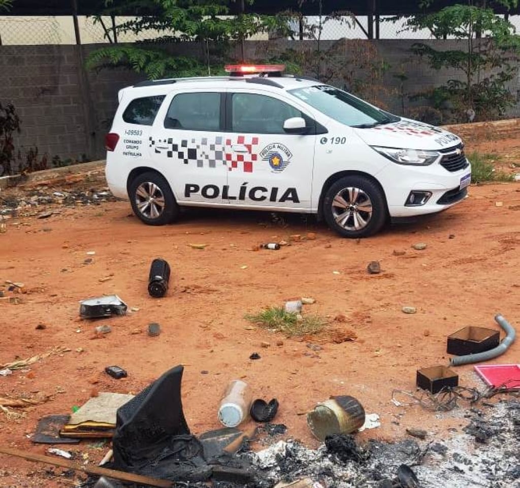 Mulher é presa com drogas durante buscas em área da antiga estação ferroviária