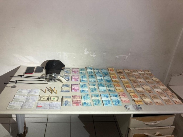PM frustra roubo a construtora e prende três: arma, agressões e ameaças