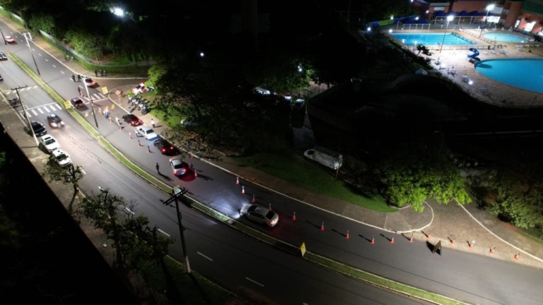 Operação da PM no trânsito apreende nove veículos e aplica 39 multas
