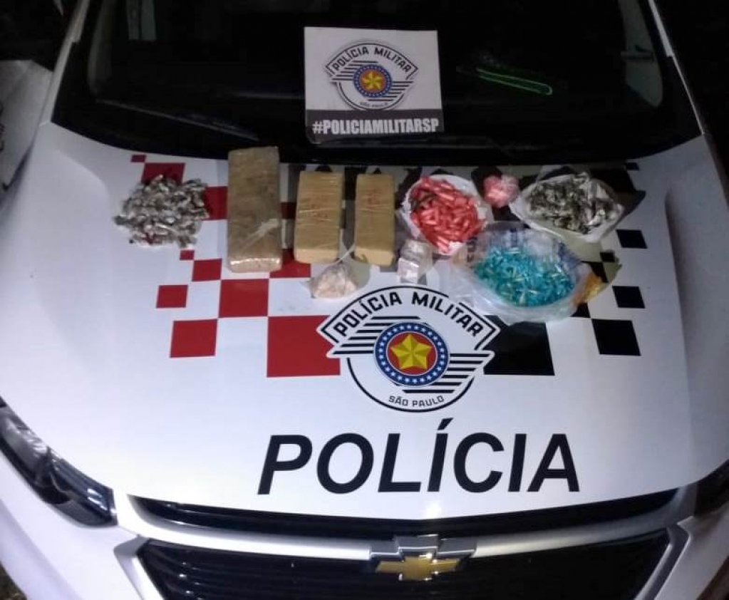 PM localiza drogas enterradas em Vera Cruz; apreende maconha, cocaína e crack