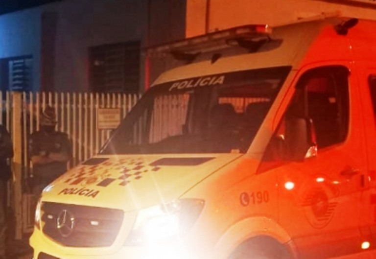 PM interrompe festa com 70 pessoas e apreende drogas após denuncia em Marília