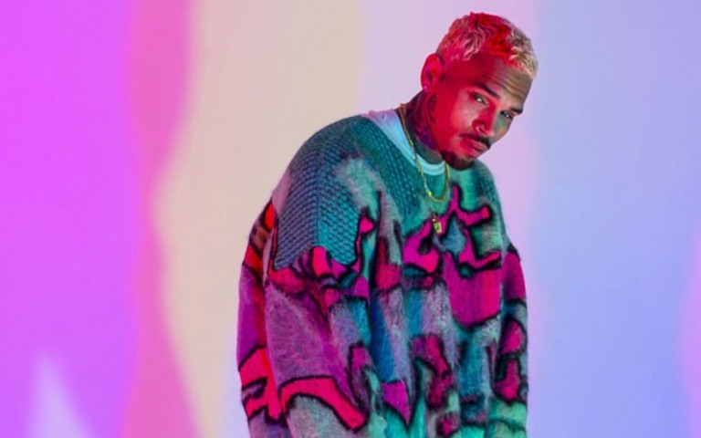 Chris Brown lança "Breezy", o 12º álbum de sua carreira