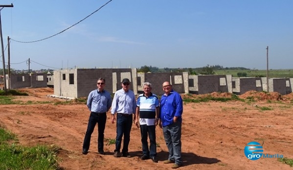 Francisco Espada (Supervisoa Caixa), Gustavo Menin (Menin Engenharia), Mário Herrera (Sindicato dos Comerciários) e Fernando ribeiro (Gerente Geral Caixa) apresentam Firenze 1 – Rogério Martinez