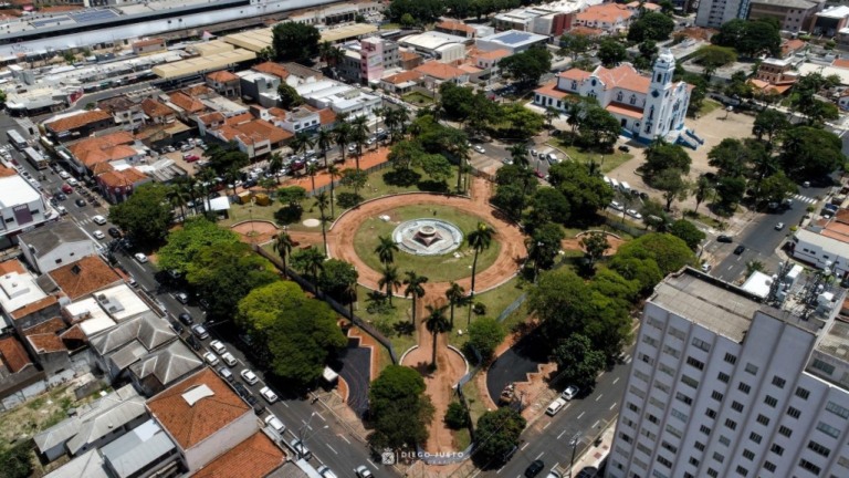 Fotos aéreas mostram novo desenho da praça no centro de Marília