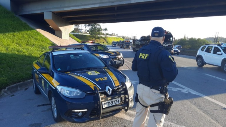 Ultrapassagens proibidas causam 49 multas em 209km da BR-153 na região