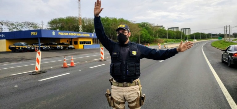 PRF de Marília multa 147 por ultrapassagens proibidas durante feriado na BR-153