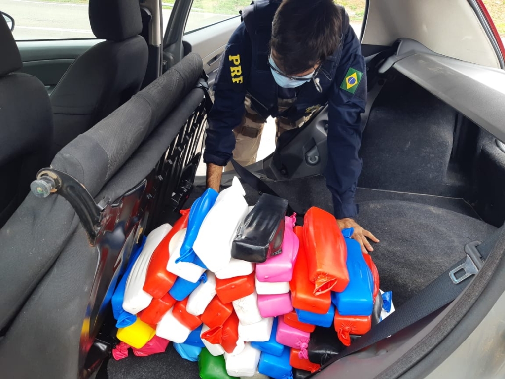 Polícia Rodoviária Federal apreende 50 tijolos de maconha na Br-153