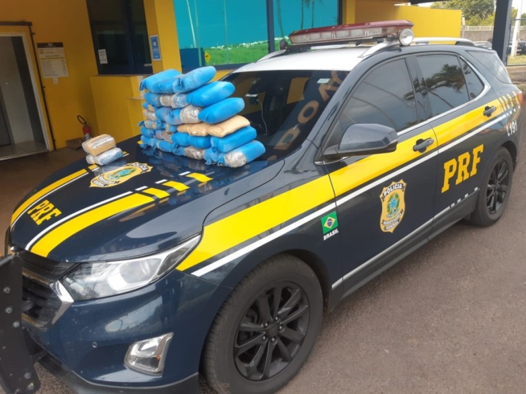 PRF desmonta partes de carro para retirar drogas em Ourinhos; assista