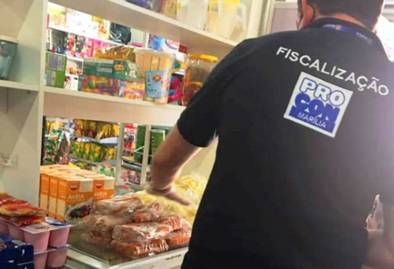 Procon de Marília flagra produtos vencidos em supermercado e pede denúncias