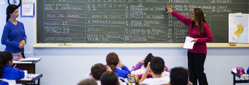 Estado anuncia abono para professores para atingir piso nacional do setor