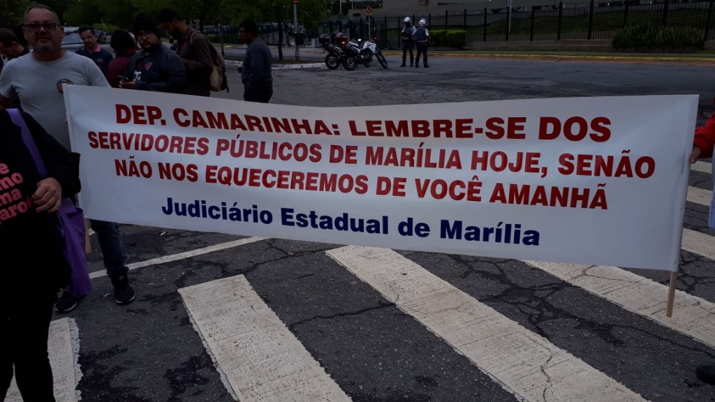 Previdência do Estado – Marília tem protesto, faixas para deputados e comitiva em SP