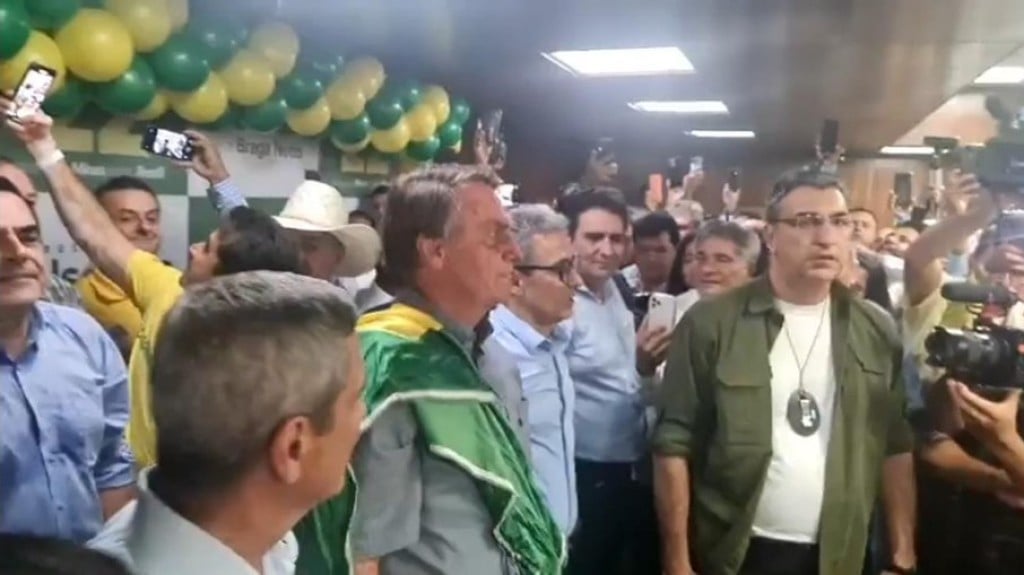 Bolsonaro quer militância na rua no dia da votação