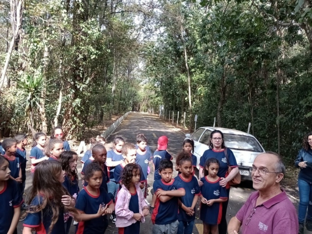 Projeto leva estudantes de Ocauçu para visita ao Bosque de Marília