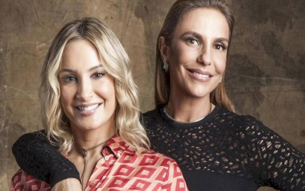 Claudia Leitte recebe homenagem de Ivete Sangalo