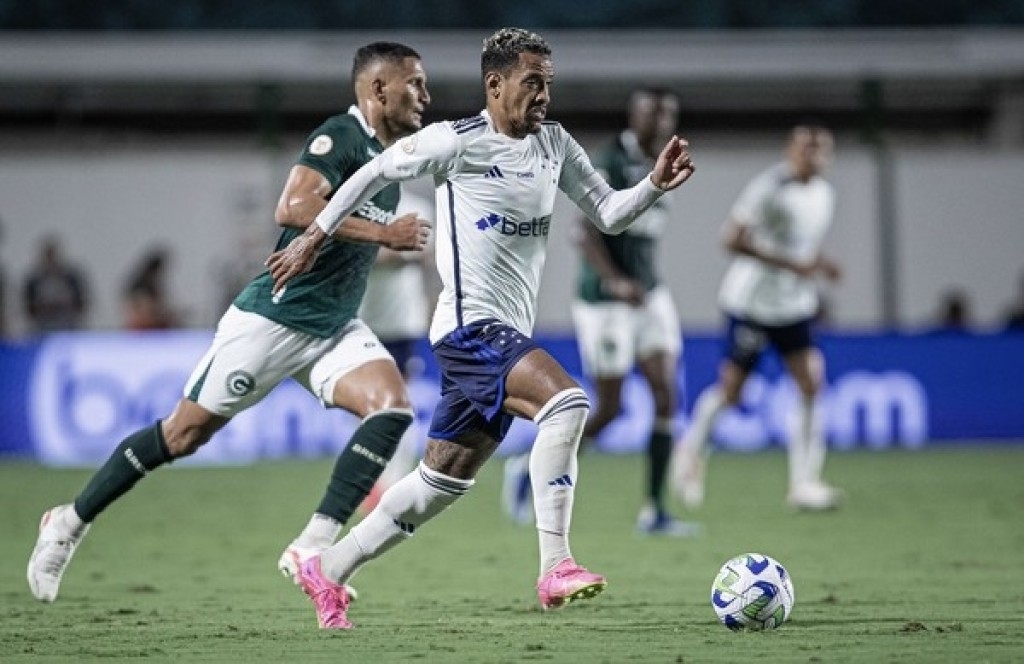 Cruzeiro vence o Goiás e sai do Z4 do Brasileirão