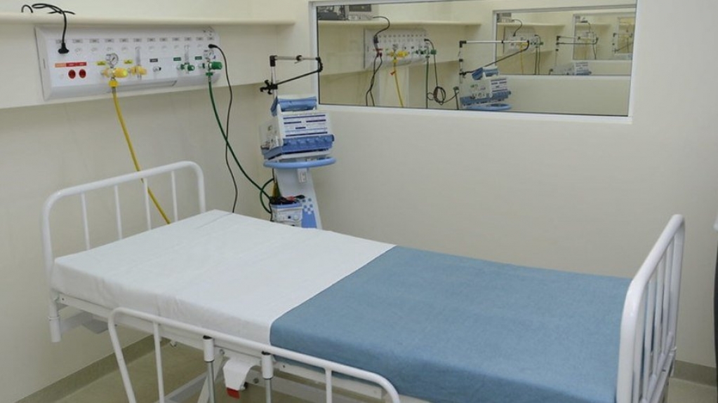 Surto de Covid-19 deixa 4 mortos e 73 infectados em hospital de Porto Alegre