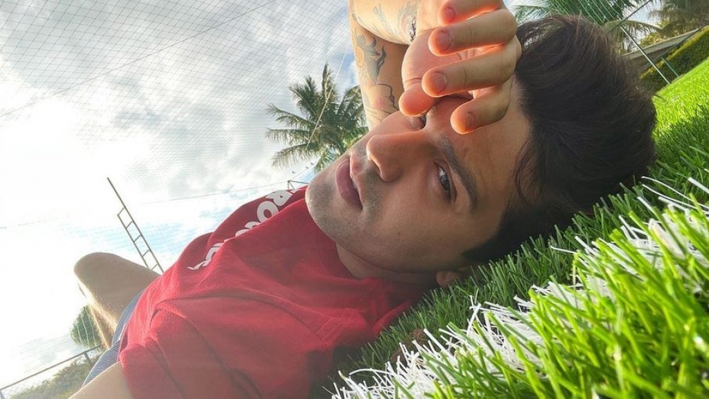 Luan Santana presenteia pai com lancha avaliada em mais de R$ 1 milhão; assista Luan Santana presenteia pai com lancha avaliada em mais de R$ 1 milhão; assista