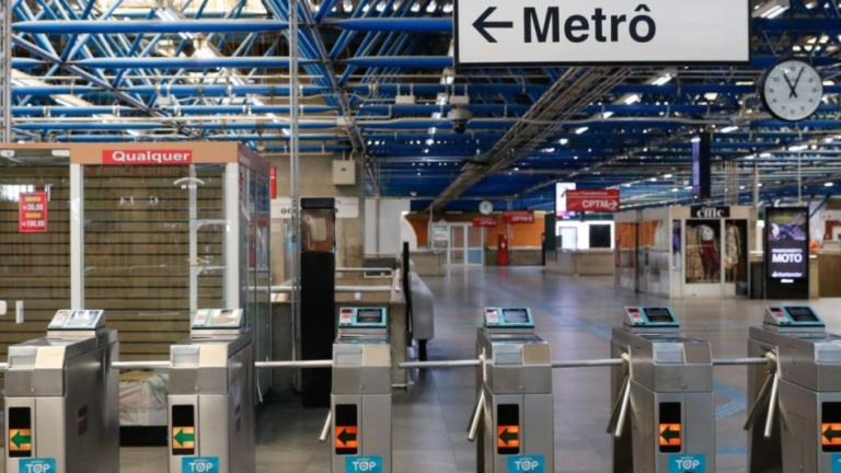 Fernando Frazão/Agência Brasil – 23/03/2023 Estação Palmeiras-Barra Funda, linha 3 do Metrô, fechada durante a greve dos metroviários em São Paulo, em março deste ano