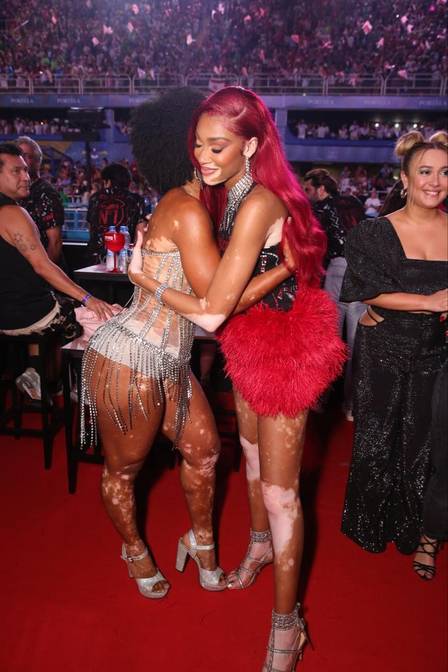 Natália Deodato, do BBB, posa com Winnie Harlow. Foto: Divulgação