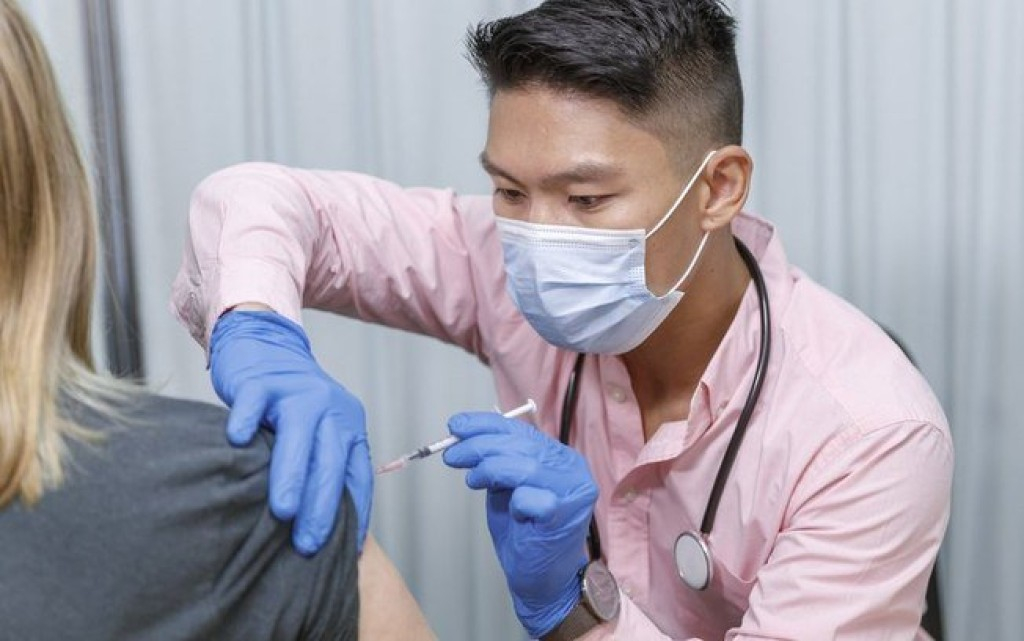Reino Unido é 1° país a aprovar imunizante contra variante ômicron Reino Unido é 1° país a aprovar imunizante contra variante ômicron