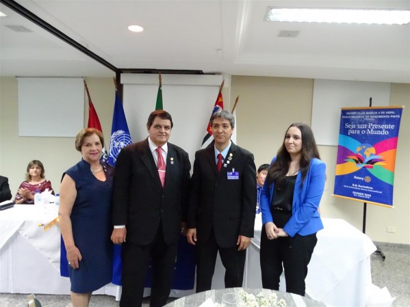 Torrecilha assume Rotary 4 de Abril com homenagens e música; fotos e vídeo