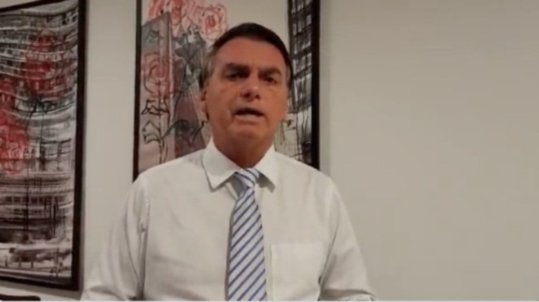 Sem provas, Bolsonaro acusa PT sobre caso das inserções e critica TSE