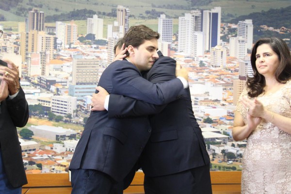 Em vídeo, Vinícius promete apoio a Daniel e faz balanço do governo