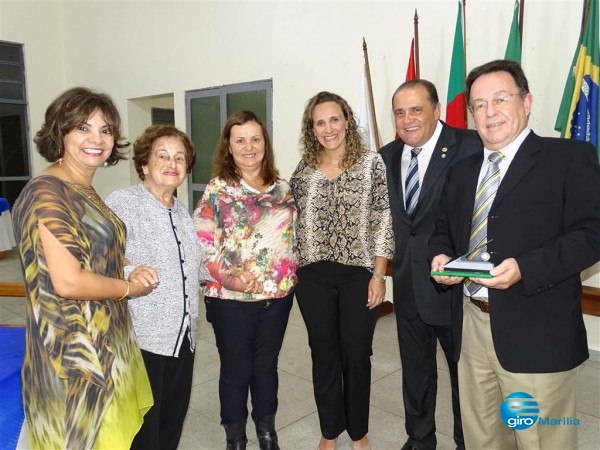 Domingos Viggiani e família recebem homenagem do Rotary Marília Leste