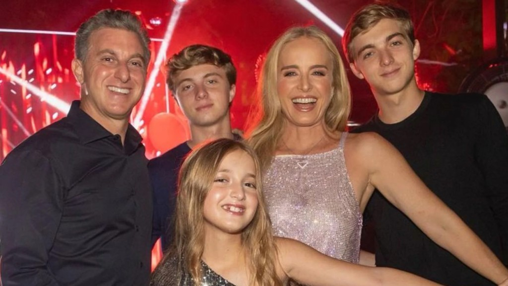 Angélica e Luciano Huck curtem viagem com os filhos em Portugal: ‘Família linda’