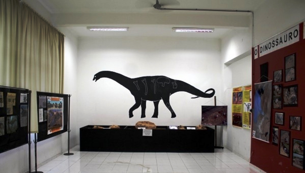 Turismo – Marília pede verbas para Museu dos Dinossauros e adia mirante