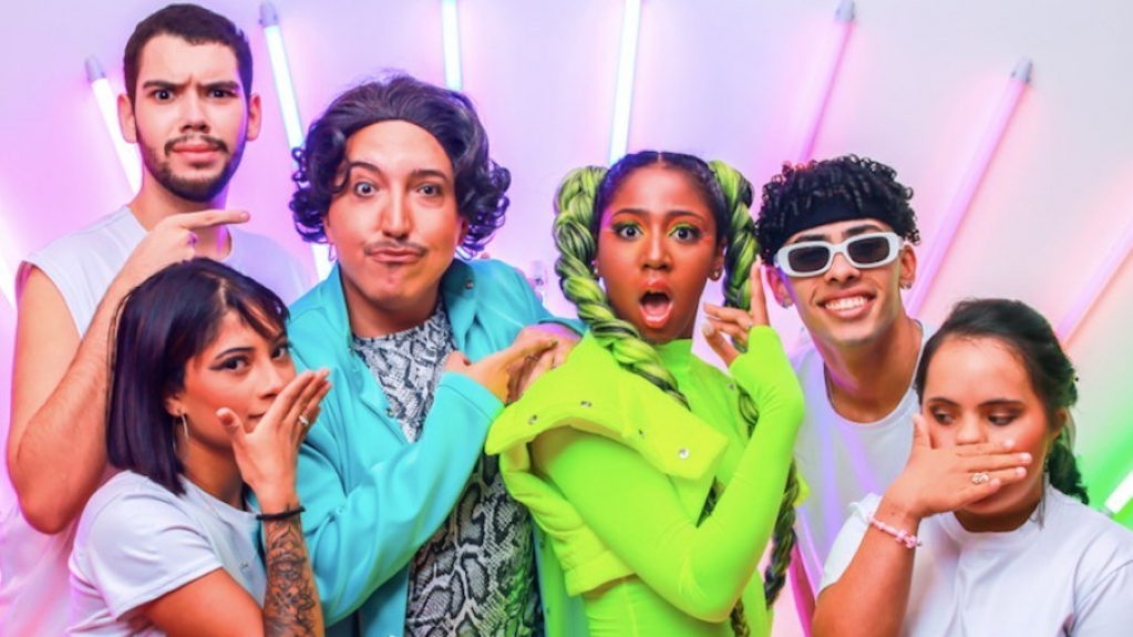 Música: Carol Roberto lança clipe de "Modo Fifi" com Diego Campagnolli Música: Carol Roberto lança clipe de "Modo Fifi" com Diego Campagnolli