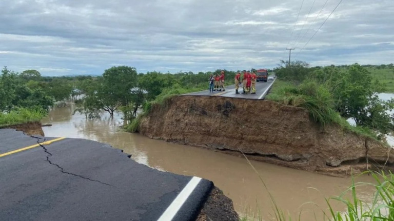 Bombeiros confirmam segunda morte após abertura de cratera em Sergipe