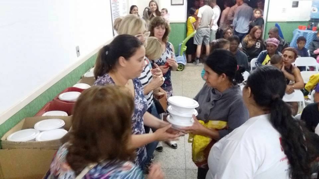 Campanha com rotarianos incentiva ONG que alimenta famílias em Marília