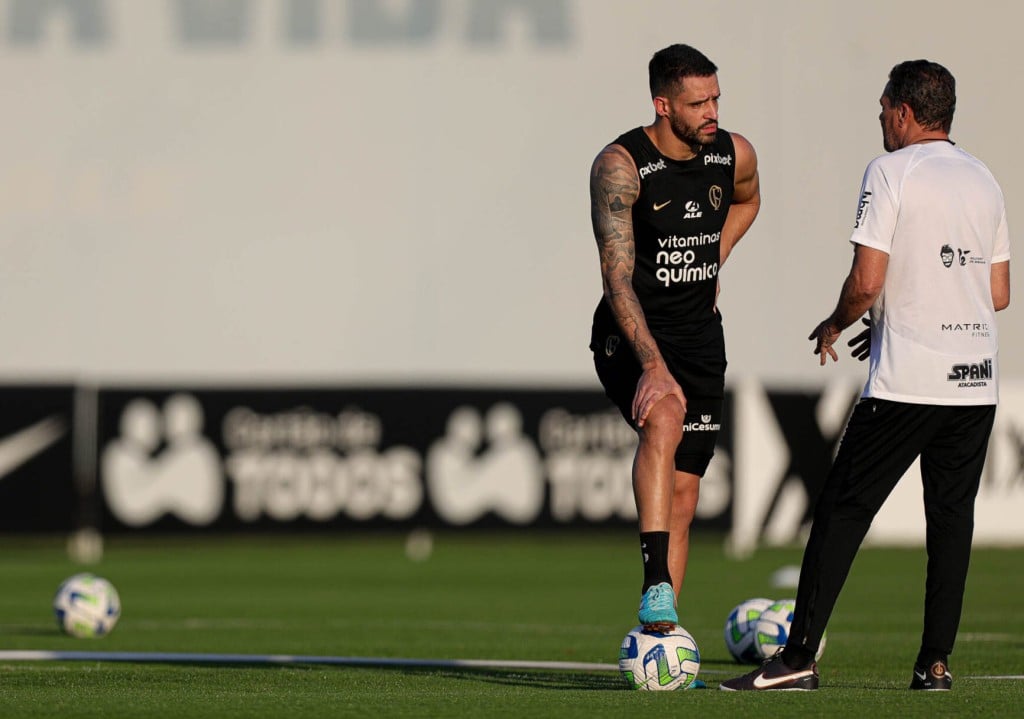 Corinthians faz treino tático de olho no Fortaleza